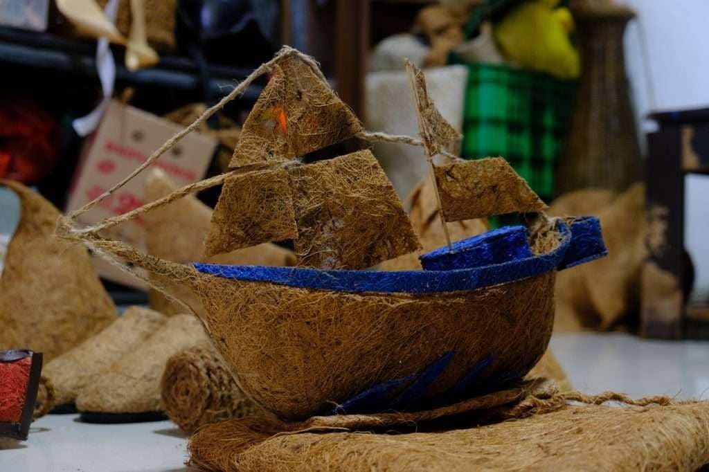 Edukasi sabut kelapa sebagai studi kasus eco-innovation