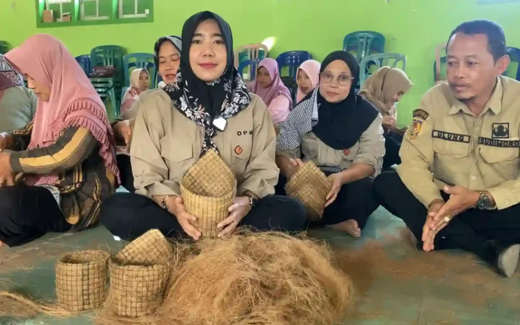 Sabut Kelapa Mendukung Konsep Eco-Pesantren